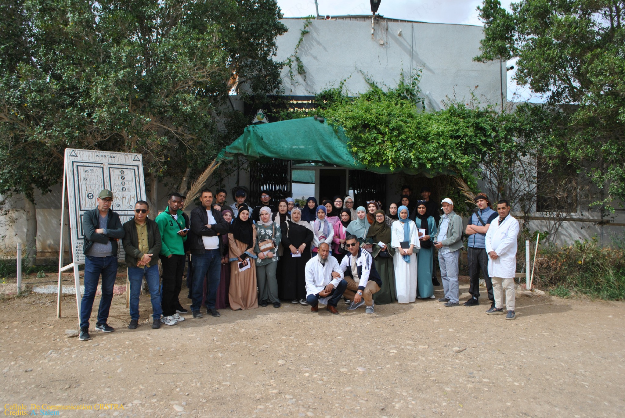 زيارة علمية ميدانية لطلبة جامعة باجي مختار عنابة إلى محطة التجارب بالوطاية – CRSTRA بسكرة